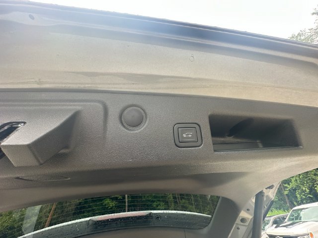 Used 2024 Chevrolet Equinox LT w/ LPO, Floor Liner Package FWD image 44