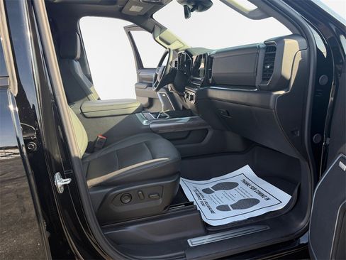 Used 2025 Chevrolet Silverado 2500 LTZ w/ LTZ Plus Package image 26