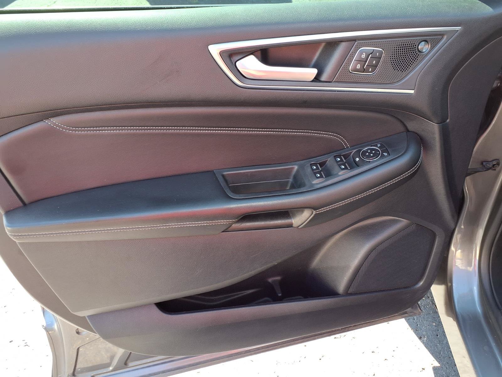 Used 2022 Ford Edge Titanium AWD/4WD image 17