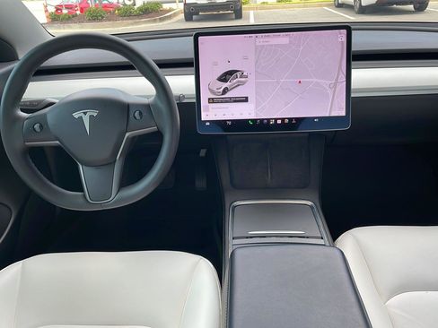 Used 2021 Tesla Model 3 Standard Range Plus RWD image 9