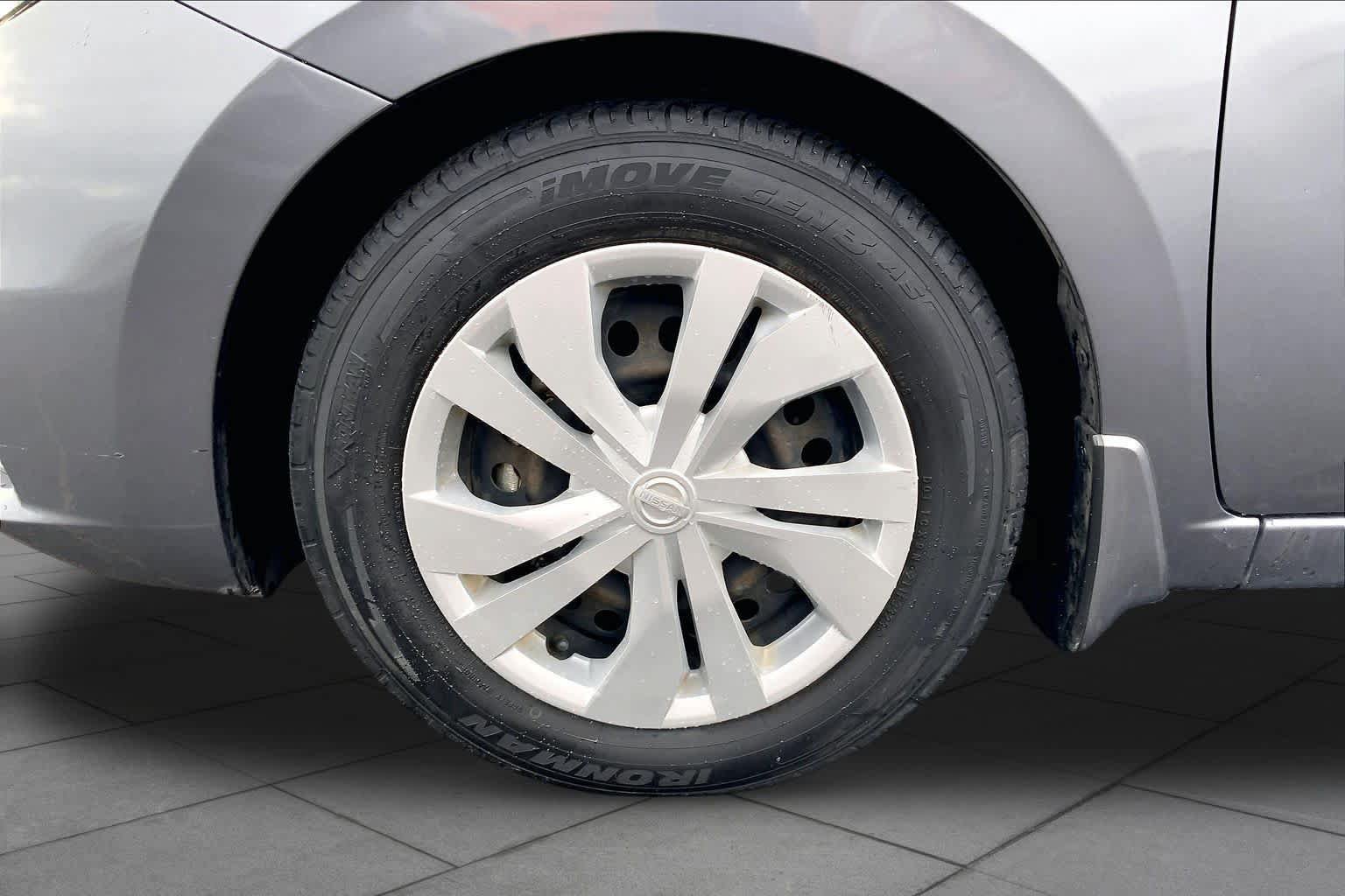Used 2021 Nissan Versa S FWD image 11