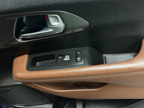 Used 2017 Chrysler Pacifica Limited FWD image 17