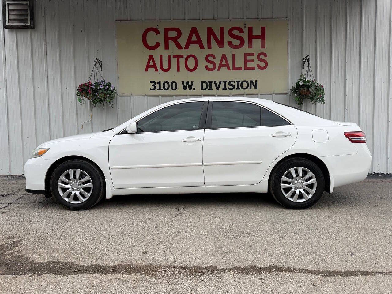 Used 2010 Toyota Camry SE FWD image 6