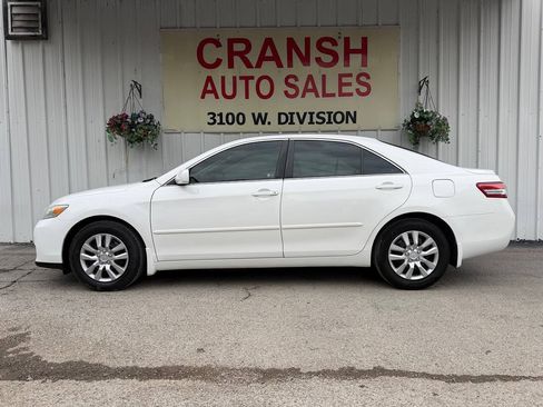 Used 2010 Toyota Camry SE FWD image 6
