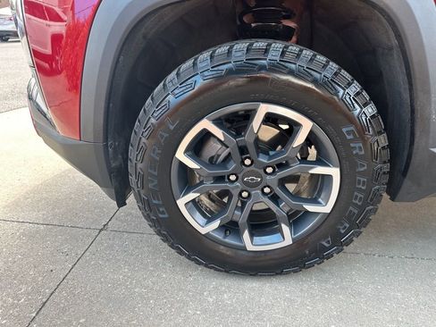 Used 2025 Chevrolet Equinox ACTIV w/ Convenience Package III image 6