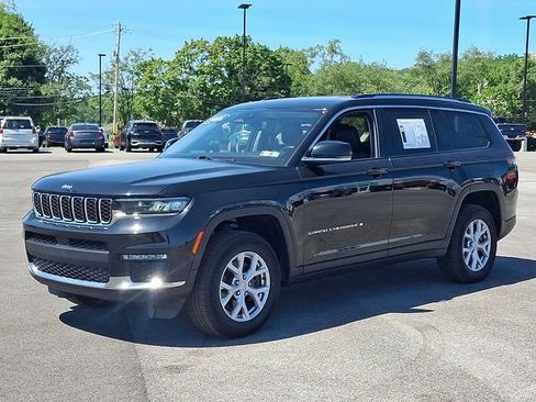 Used 2022 Jeep Grand Cherokee L Limited AWD/4WD image 9