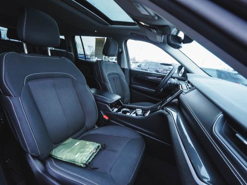 Used 2022 Jeep Grand Cherokee L Laredo w/ Luxury Tech Group I image 43