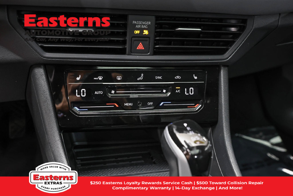 Used 2025 Volkswagen Jetta SE FWD image 19