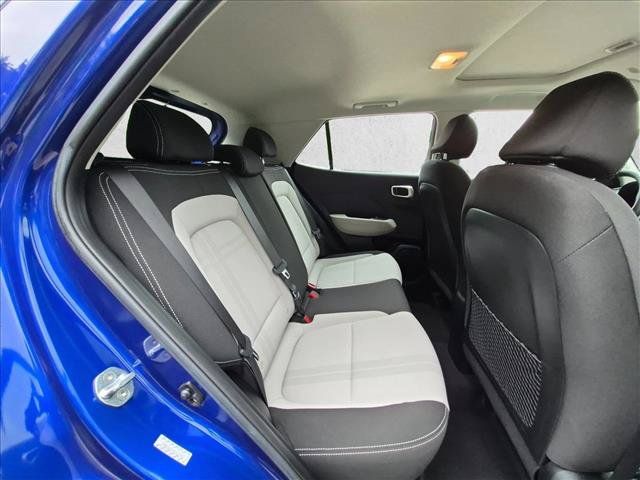 Used 2022 Hyundai Venue SEL FWD image 24