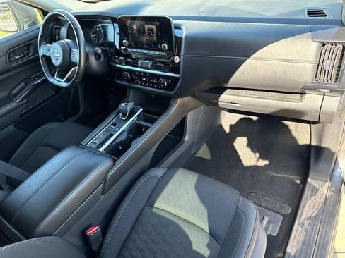 Used 2024 Nissan Pathfinder SV FWD image 19