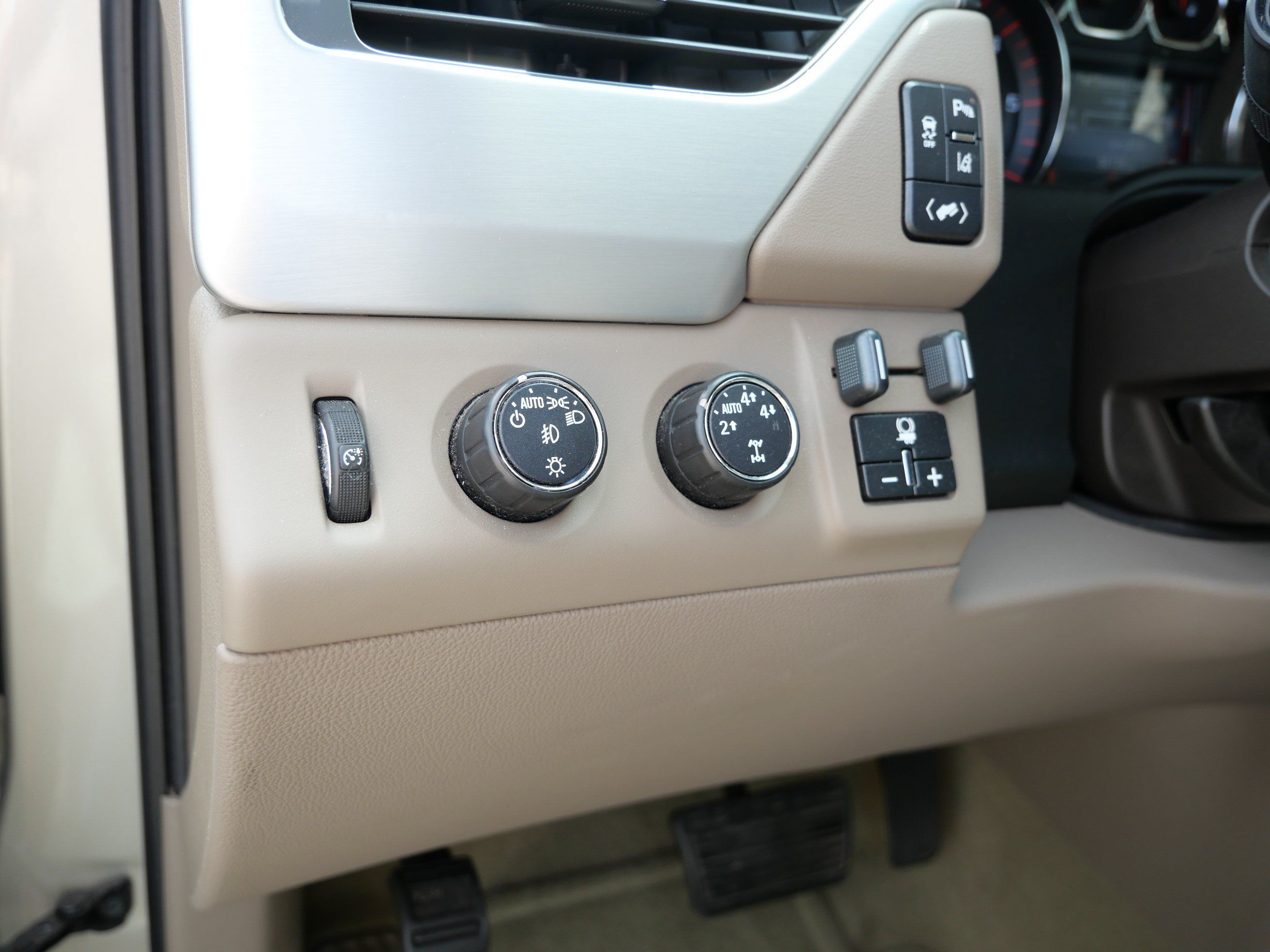 Used 2015 GMC Yukon SLE w/ Convenience Package AWD/4WD image 26