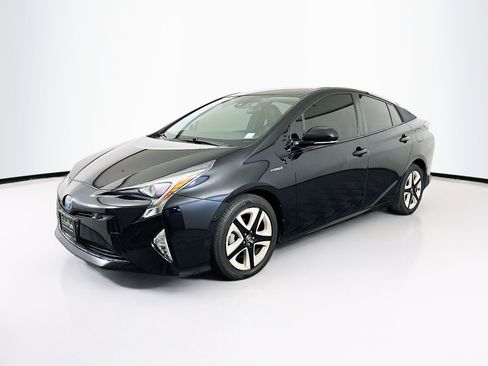 Used 2018 Toyota Prius Three Touring image 3