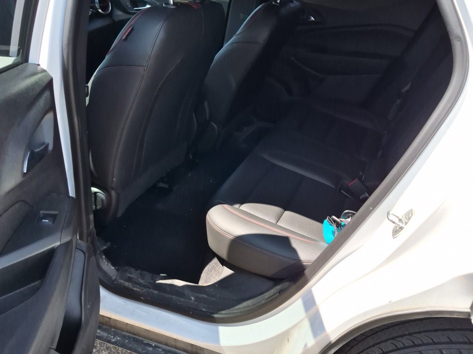 Used 2024 Chevrolet Trax RS w/ Sunroof Package FWD image 9
