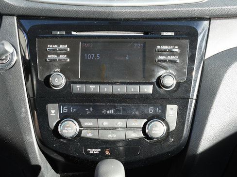 Used 2016 Nissan Rogue SV image 19
