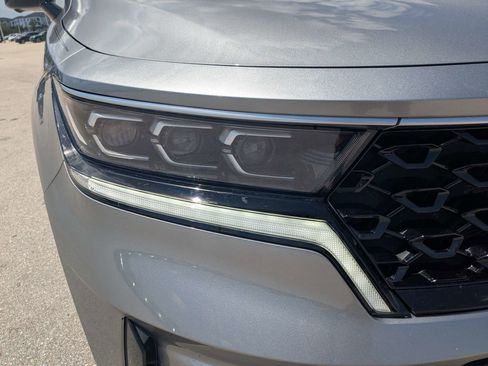 Certified 2023 Kia Sorento SX Prestige AWD/4WD image 9