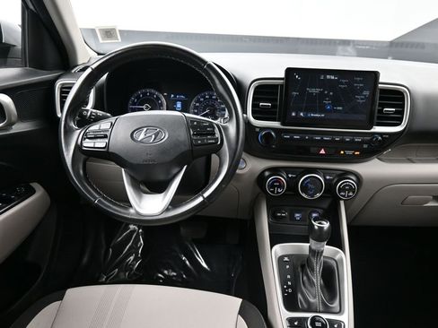 Certified 2021 Hyundai Venue SEL w/ Premium Package image 20