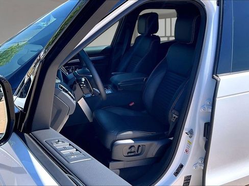 Certified 2025 Land Rover Discovery Dynamic SE AWD/4WD image 26