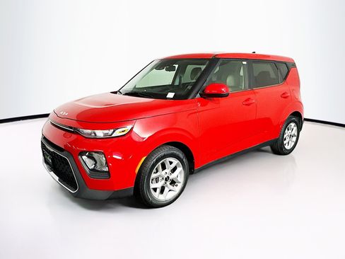 Used 2022 Kia Soul LX w/ Technology Package FWD image 3