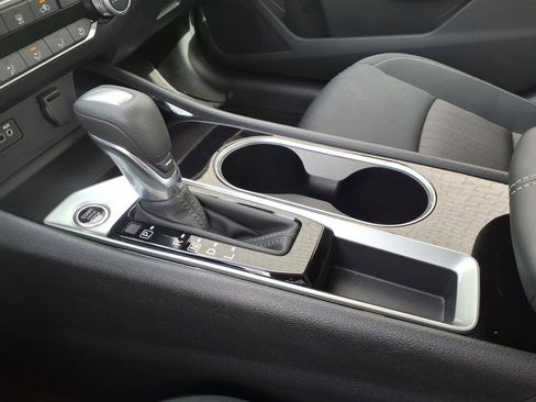 Used 2024 Nissan Altima 2.5 SV image 11