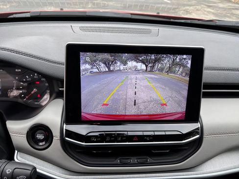 Used 2025 Jeep Compass Limited image 17