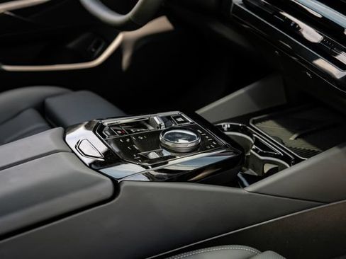 Used 2025 BMW 530i RWD image 28