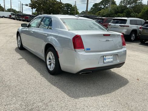 Used 2023 Chrysler 300 Touring RWD image 8