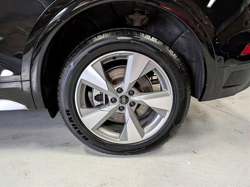 Used 2023 Audi Q5 Prestige w/ Prestige Package image 14