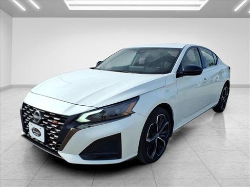 Used 2024 Nissan Altima 2.5 SR AWD/4WD image 4