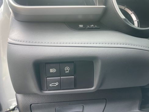 Used 2024 Toyota Highlander XLE image 17