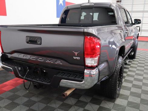 Used 2017 Toyota Tacoma SR5 w/ Tow Package RWD image 19