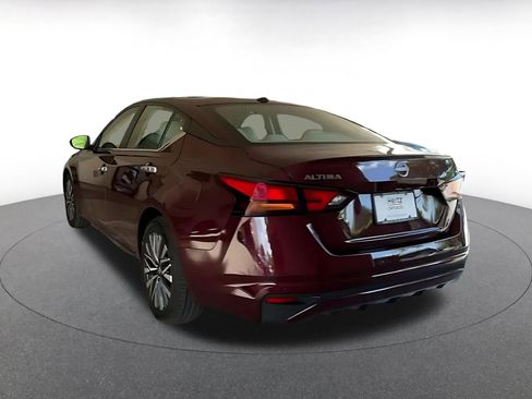 Used 2025 Nissan Altima 2.5 SV FWD image 11