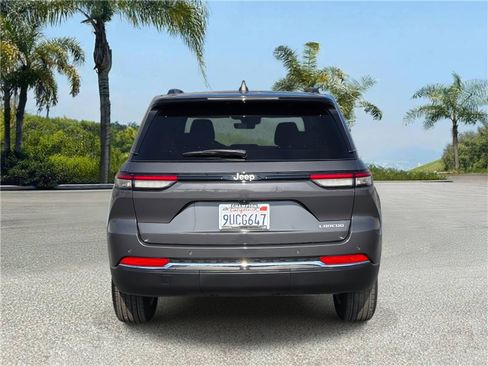 Used 2025 Jeep Grand Cherokee Laredo X image 5