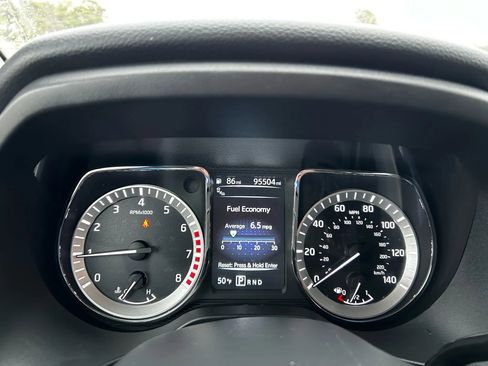 Used 2017 Nissan Titan SL image 21