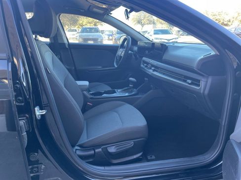 Used 2025 Kia K4 LXS image 39