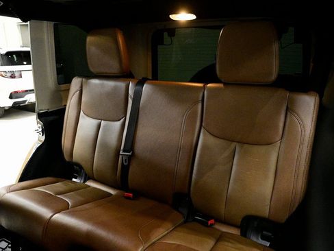 Used 2017 Jeep Wrangler Unlimited Rubicon w/ Dual Top Group image 16