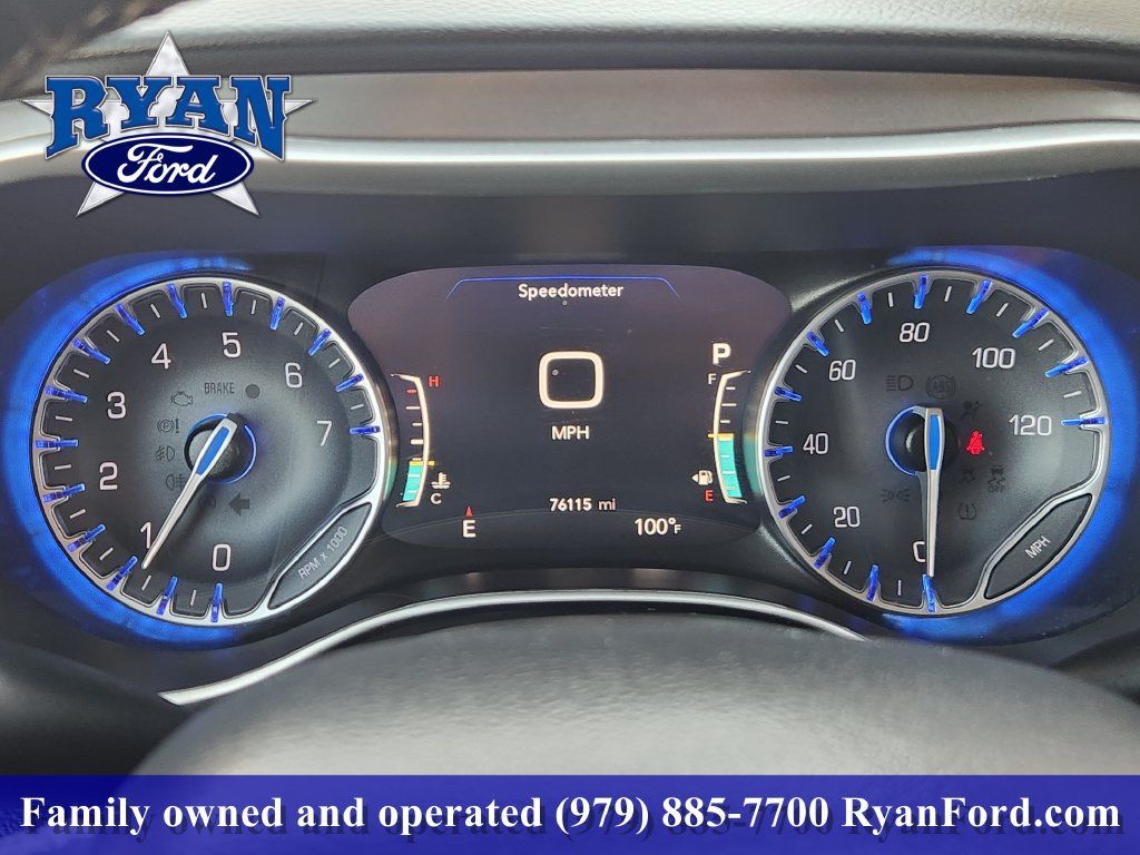 Used 2024 Chrysler Pacifica Touring-L FWD image 11