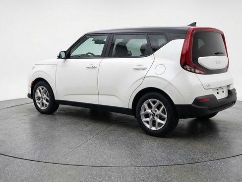 Used 2025 Kia Soul LX w/ LX Technology Package image 6