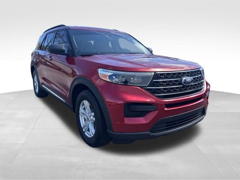 Certified 2020 Ford Explorer XLT image 2