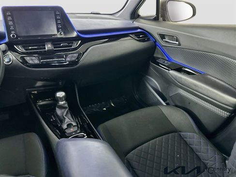 Used 2020 Toyota C-HR XLE image 21