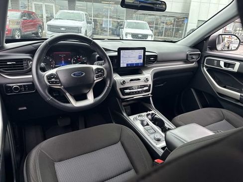 Used 2024 Ford Explorer XLT AWD/4WD image 19