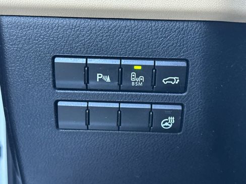 Used 2015 Lexus NX 300h AWD image 36