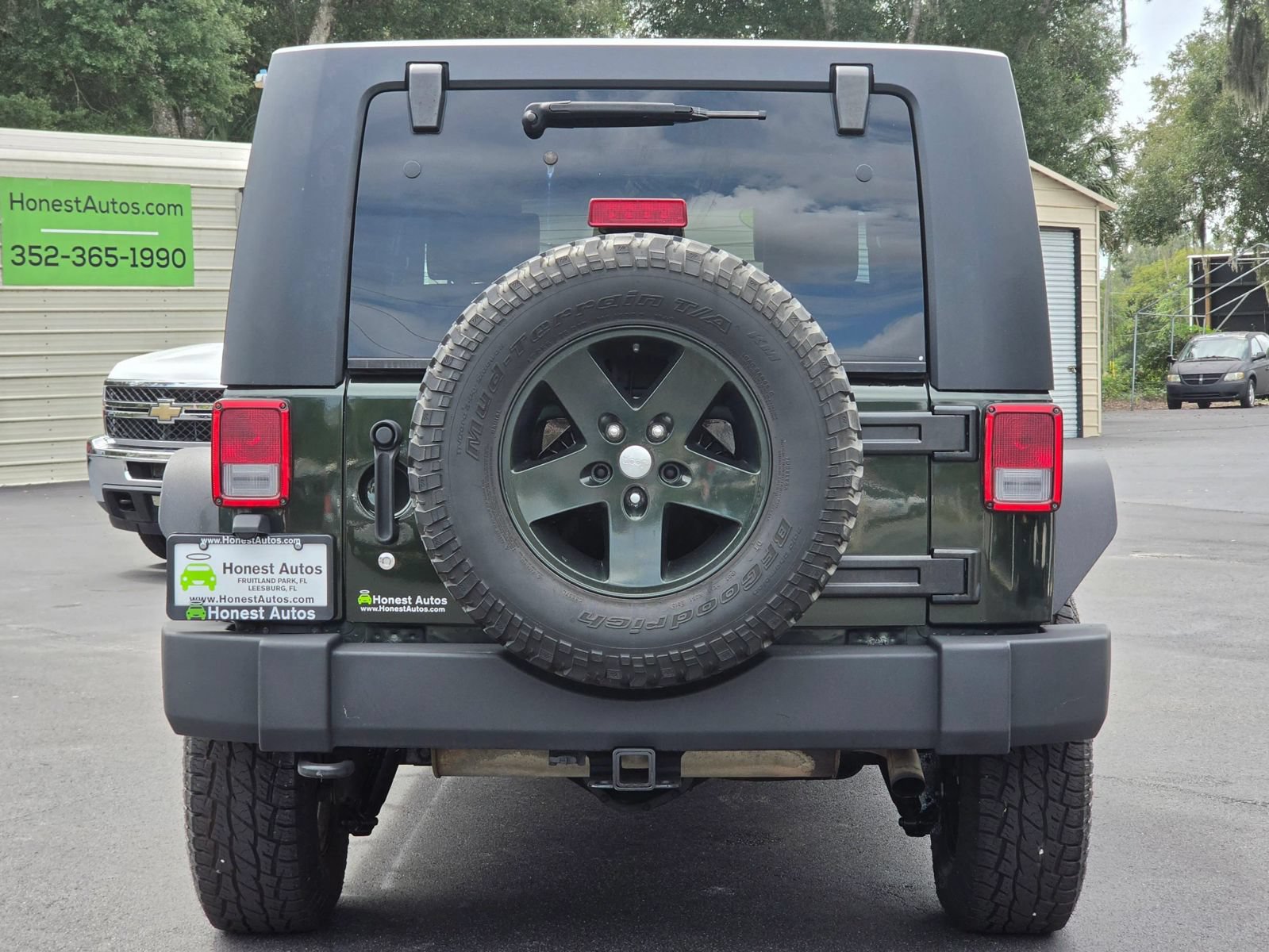Used 2010 Jeep Wrangler Unlimited Rubicon w/ Dual Top Group AWD/4WD image 6
