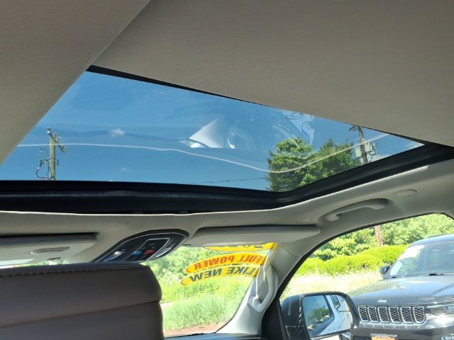 Used 2023 Jeep Wagoneer 4WD w/ Premium Group I image 20