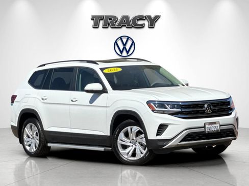 Used 2021 Volkswagen Atlas SE w/ Panoramic Sunroof Package FWD image 2