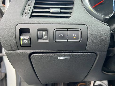 Used 2016 Chevrolet Impala LT w/ Convenience Package FWD image 28