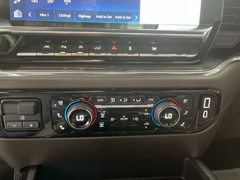 Used 2024 Chevrolet Silverado 1500 LTZ image 26