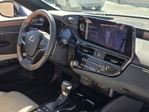 Used 2024 Lexus ES 300h w/ Luxury Package image 31