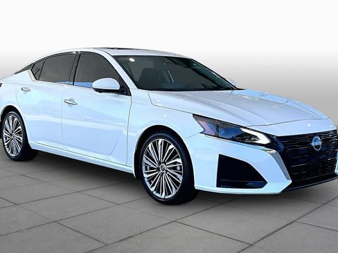 Used 2025 Nissan Altima 2.5 SL FWD image 2