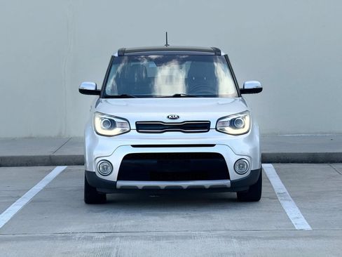 Used 2019 Kia Soul + w/ Primo Package FWD image 2