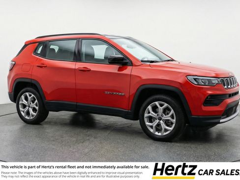 Used 2025 Jeep Compass Latitude image 1
